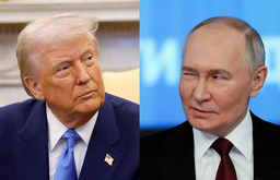 USA:s president Donald Trump och Rysslands president Vladimir Putin pratade i minst 90 minuter. Arkivbild.