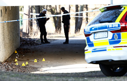 Polis på plats sedan en ung man skjutits i Södertälje i fredags eftermiddag.