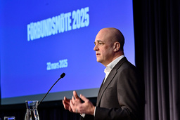 Fredrik Reinfeldt försvarade sitt ställningstagande i sitt avskedstal på fotbollförbundets årsmöte.