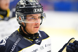 HV71:s André Petersson blev crosscheckad om Modos Måns Carlsson. Arkivbild.