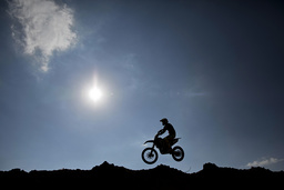 En man skadades allvarligt i en olycka på en motocrossbana i Kalmar på lördagen. Arkivbild.