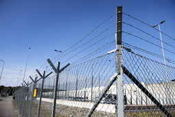 
Två tidigare anställda vid Norrtäljeanstalten häktas på sannolika skäl misstänka för tjänstefel.
