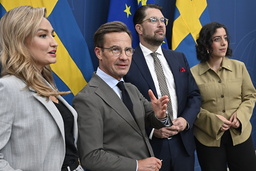KD-ledaren Ebba Busch,  M-ledaren Ulf Kristersson, SD-ledaren Jimmie Åkesson och L-ledaren Simona Mohamsson. Arkivbild