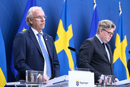 Kristdemokraternas rättspolitiske talesperson Torsten Elofsson tror att möjligheten att döma 13-åringar till fängelse kan ha avskräckande effekt. Justitieminister Gunnar Strömmer (M), t h,  tror att färre 13-åringar än nu kommer att finnas med i utredningar om mord.