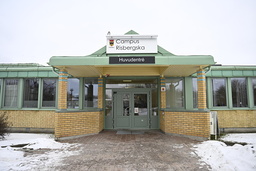 Entrén till Campus Risbergska i Örebro där masskjutningen skedde den 25 februari förra året.