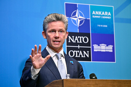 Försvarsminister Pål Jonson (M) under Nato-toppmötet i Ankara, Turkiet.