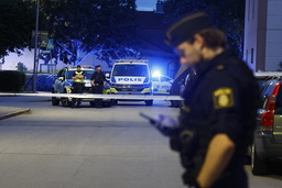 En man i 20-årsåldern sköts till döds i Uppsala på söndagskvällen. 