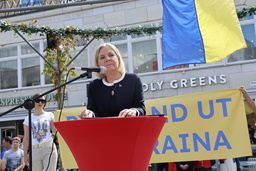 Socialdemokraternas partiledare Magdalena Andersson under måndagens torgmöte på Forumtorget i Uppsala.
