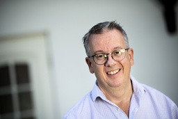 Richard Tellström kommer själv att bjuda in till en kräftskiva i år, men han brukar servera kräftorna som en förrätt i stället för att låta dem vara huvudmålet. 
